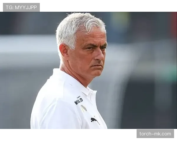 穆里尼奥高压防守策略解析：逆境中如何维系战术稳定性