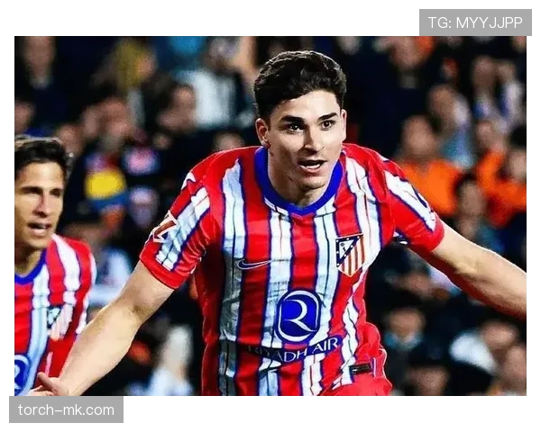 阿尔瓦雷斯新赛季体能爆发，助球队稳健前行引关注