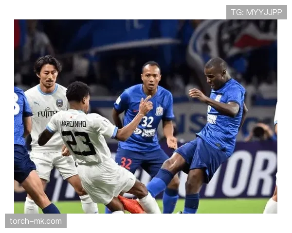 赫塔菲边路突破表现稳健，展现出色速度助力攻防转换